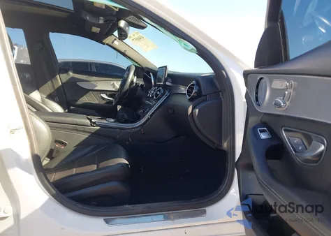 2018 Mercedes-Benz C 300 из США, поврежденный, VIN 55SWF4JB2JU270087